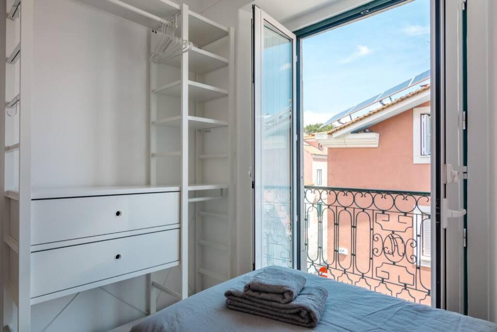 Beautiful With View Of The Tagus River * Lisboa
