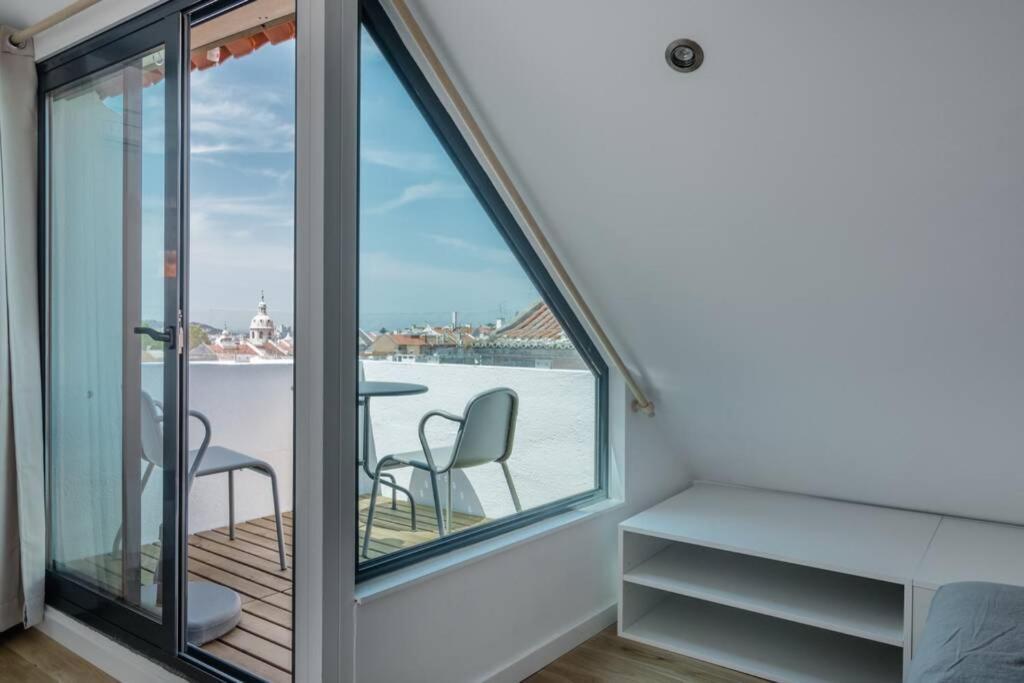 Beautiful With View Of The Tagus River Lisboa